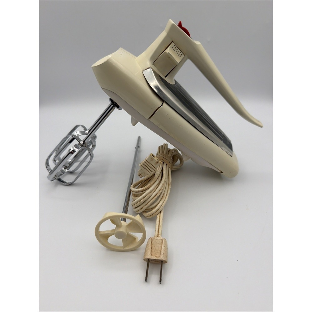 Vtg GE General Electric 30M47 3-Speed Cream Hand Mixer 2 Beaters & Whip Works!